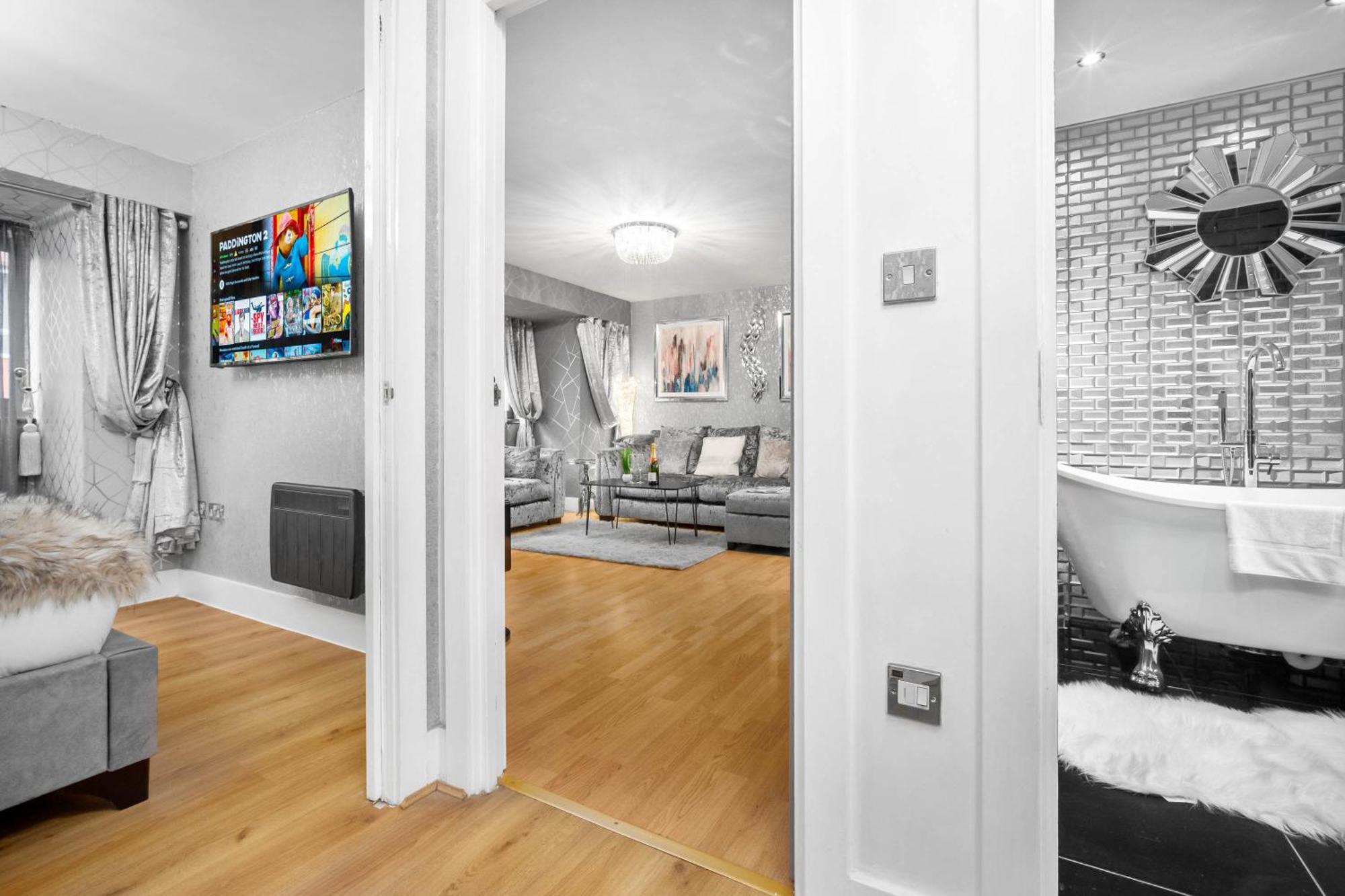 Luxury 1 Bed Flat With Parking 11K - Top Rated - Netflix - Wifi - 70 Inch Smart Tv - Birmingham City Centre - Tv In Bedroom - Top Rated Esterno foto